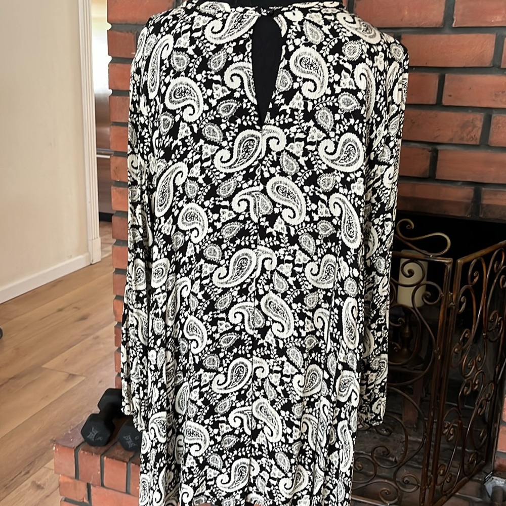 Gorgeous print paisley Boutique top ladies flowy top more of a cream and black - Picture 3 of 4